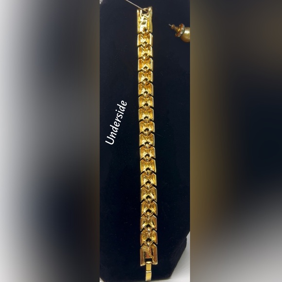 Modernistic Geo-Triangular-Shaped Linked Bracelet w/Brilliant Cut Round Crystals - Picture 6 of 6